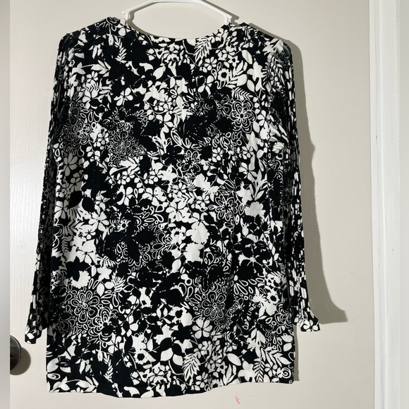 Cable and Guage black and white sweater. - Picture 5 of 6